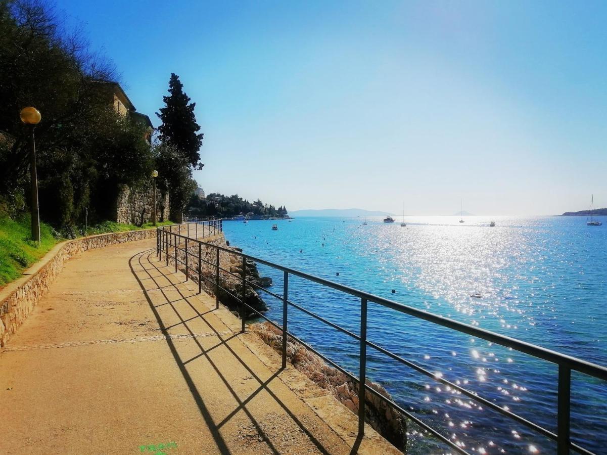 Studio Apartment Michelle - Intermezzo With Sea View Rabac Kültér fotó
